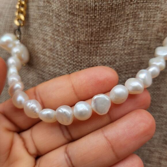 Vintage 80s Baroque Freshwater Pearl & Gold-Tone Chain Choker Necklace 16 Inches - Picture 4 of 6